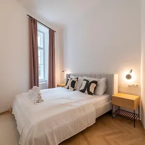  Apartment Josef's I Deluxe In Ideal Location Austria