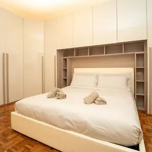 Trilocale Con Parcheggio Privato , Milano Italia